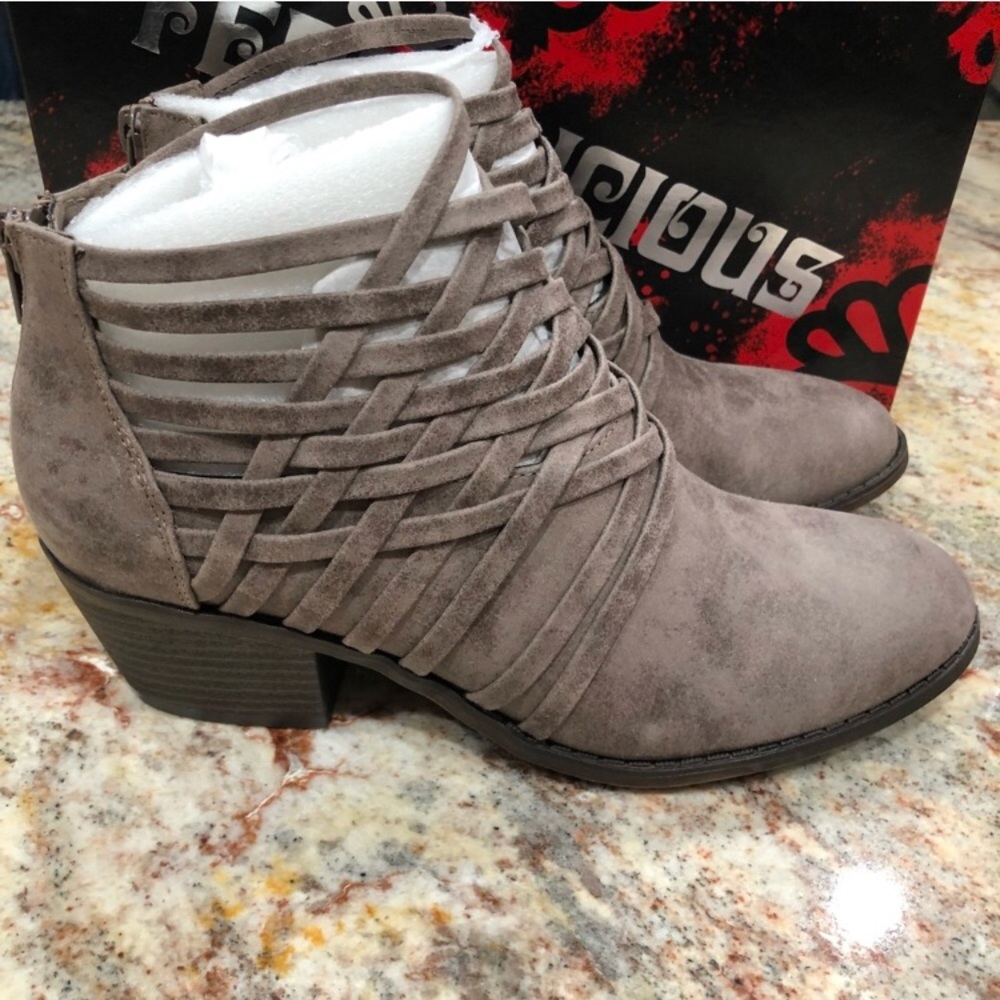 Fergalicious bandana booties